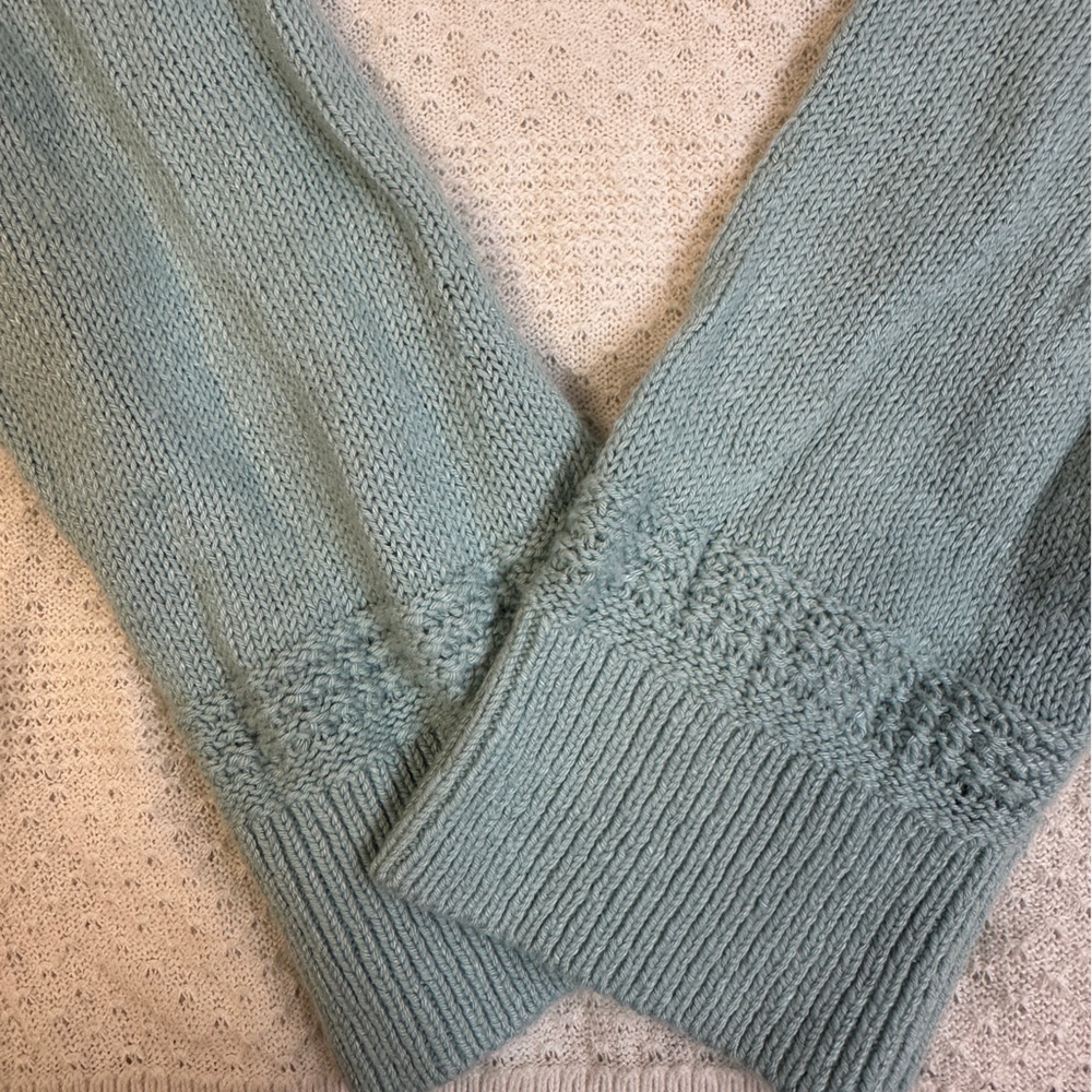 Cream and Aquarium Sweater - Picture 3 of 5